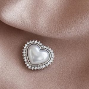 Bijou de bouton / pin's Nina Argent