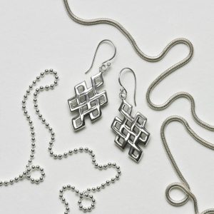 nœud infini en boucles d&rsquo;oreilles