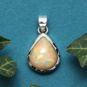 Opale en pendentif